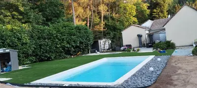 Piscine de l'établissement Familly 3 se trouve a 10 min du circuit des 24 h du mans 1 H 30 du péage saint Arnoult 15 min du pôle européen du cheval a savignee l'évêque ou située à proximité