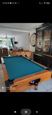 Billard dans l'établissement Familly 3 se trouve a 10 min du circuit des 24 h du mans 1 H 30 du péage saint Arnoult 15 min du pôle européen du cheval a savignee l'évêque