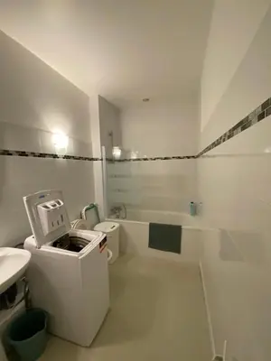 Salle de bains dans l'établissement Appartement Cosy avec vue sur le château