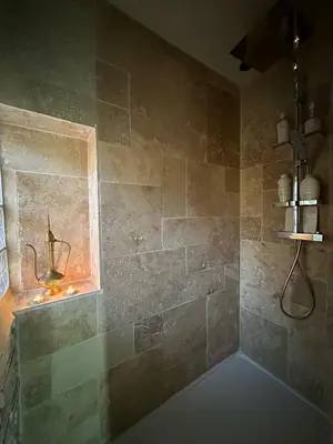 Salle de bains dans l'établissement L'Écrin de l'Amour