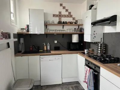 Cuisine ou kitchenette dans l'établissement Appartement 4 personnes proche d’un Circuit 24h du Mans