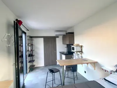 Cuisine ou kitchenette dans l'établissement Studio atypique Le Mans