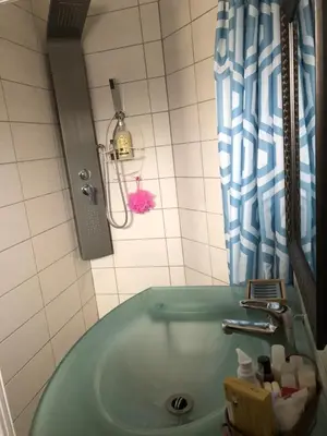 Salle de bains dans l'établissement Maison La Suze