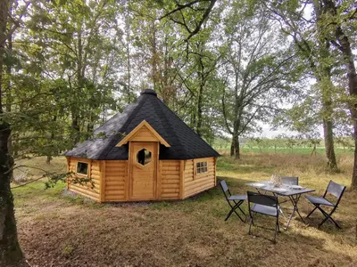 Paysage naturel près de la tente de luxe