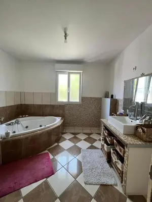 Salle de bains dans l'établissement Maison de vacances
