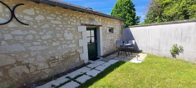 Jardin de l'établissement Gîte Coco Studio à 20 km de Saumur