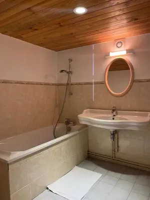Salle de bains dans l'établissement Le petit Verdun