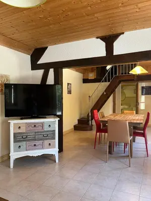 Télévision ou salle de divertissement dans l'établissement Le petit Verdun