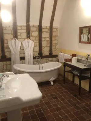 Salle de bains dans l'établissement Le Clos Chavigny