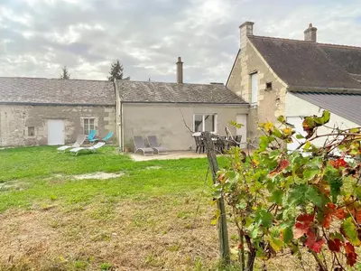 Jardin de l'établissement Gîte Rénové en Tuffeau avec Jardin, Animaux Bienvenus - FR-1-381-556