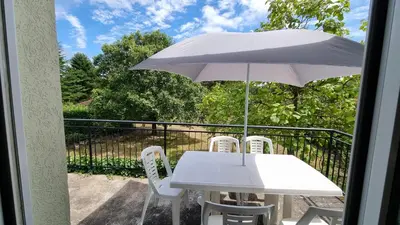 Balcon ou terrasse dans l'établissement LovelyloireHome- Cœur des châteaux -Classé 4 étoiles