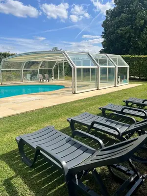 Piscine de l'établissement Manoir Les Touches - Gîtes ou située à proximité