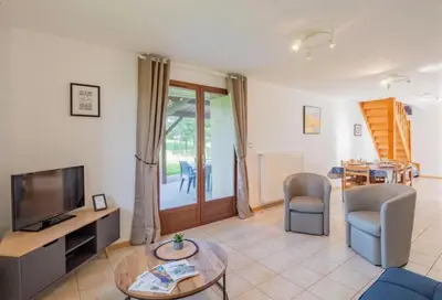 Télévision ou salle de divertissement dans l'établissement Manoir Les Touches - Gîtes