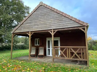 Jardin de l'établissement Les maisonnettes du lac - base de loisirs Lavaré