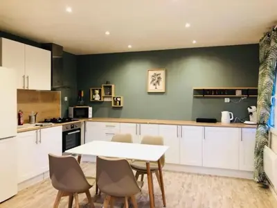 Cuisine ou kitchenette dans l'établissement Maison 4 p. Château de la Loire