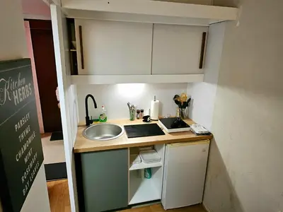 Cuisine ou kitchenette dans l'établissement studio centre-ville agréable