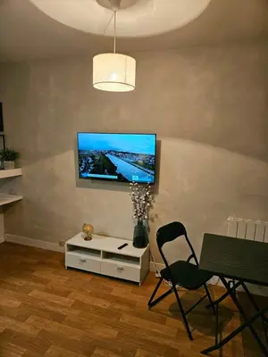 Télévision ou salle de divertissement dans l'établissement studio centre-ville agréable