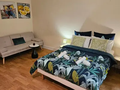 Un ou plusieurs lits dans un hébergement de l'établissement studio centre-ville agréable