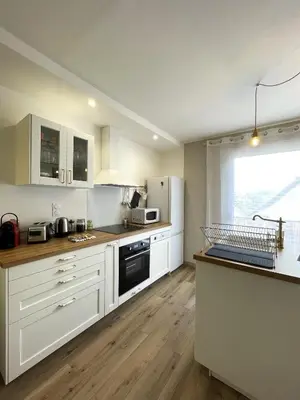 Cuisine ou kitchenette dans l'établissement Gîte D'à Côté, 5 mn du Zoo de Beauval