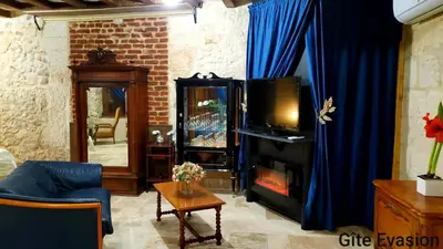 Télévision ou salle de divertissement dans l'établissement Évasion