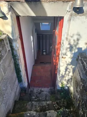 Plan de l'établissement La Maison du Donjon - Gites de 8 personnes, parking privé avec jardin terrasse