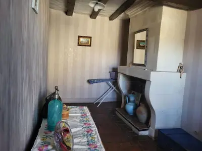 Coin salon dans l'établissement La Maison du Donjon - Gites de 8 personnes, parking privé avec jardin terrasse