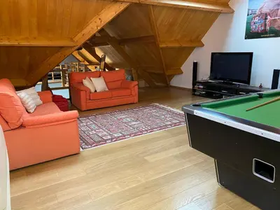 Télévision ou salle de divertissement dans l'établissement Villa Luxe Arnage aux portes du Circuit Piscine Chauffée