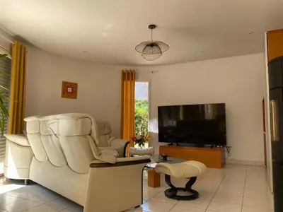 Télévision ou salle de divertissement dans l'établissement Villa Luxe Arnage aux portes du Circuit Piscine Chauffée