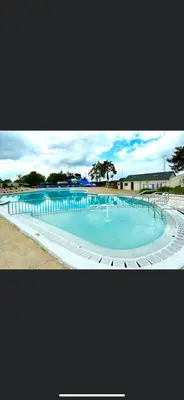 Piscine de l'établissement Mobil Home tout confort idéal pour 4 personnes dans le Domaine de Dugny CAMPING 4 ETOILES, Proche de Blois, du Zoo de beauval et des Châteaux de la Loire ou située à proximité