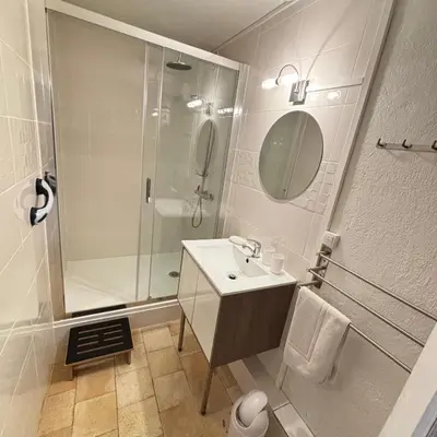 Salle de bains dans l'établissement La Balastière