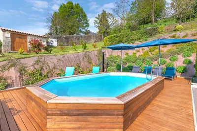 Piscine de l'établissement Gîte Ruelle aux Vaches - Avec piscine partagée ou située à proximité