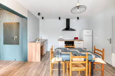 Cuisine ou kitchenette dans l'établissement Gîte du Thouet - Appt avec piscine partagée
