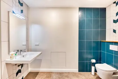 Salle de bains dans l'établissement Gîte du Thouet - Appt avec piscine partagée