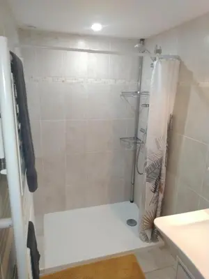 Salle de bains dans l'établissement Gîte Au Calme d'un Tilleul