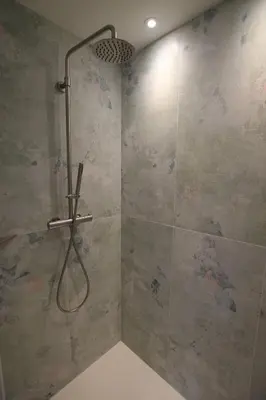 Salle de bains dans l'établissement Domaine de Champouteau - Gîtes et Chambres d'hôtes