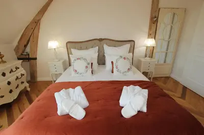 Un ou plusieurs lits dans un hébergement de l'établissement Domaine de Champouteau - Gîtes et Chambres d'hôtes