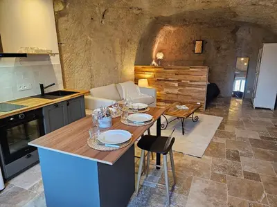 Coin salon dans l'établissement Charmante maison troglodyte Loire Valley