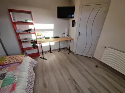 Télévision ou salle de divertissement dans l'établissement Chambres Logement 130m2 - Circuit 24h Le Mans