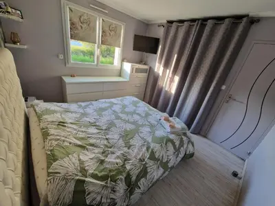 Un ou plusieurs lits dans un hébergement de l'établissement Chambres Logement 130m2 - Circuit 24h Le Mans