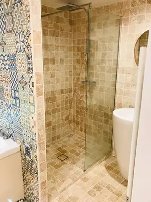 Salle de bains dans l'établissement L’Appar(T) du Grand Bois - Jacuzzi -