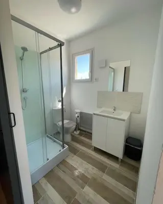 Salle de bains dans l'établissement Studio 2 personnes - Bouleries Jump - 24H du Mans