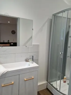Salle de bains dans l'établissement Gite de Gabriel