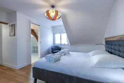 Un ou plusieurs lits dans un hébergement de l'établissement La Bulle Détente : Maison avec Jacuzzi et Sauna