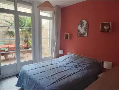Un ou plusieurs lits dans un hébergement de l'établissement Appart chaleureux avec terrasse