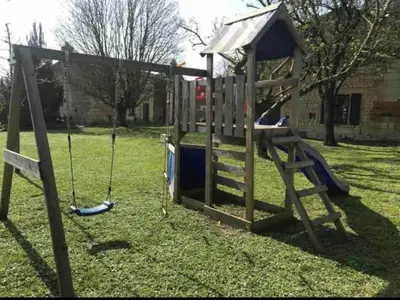 Aire de jeux pour enfants de l'établissement Gîte AU BOOM COEUR forfait Spa et Petit déjeuner inclus
