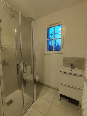 Salle de bains dans l'établissement Le Chant des étoiles