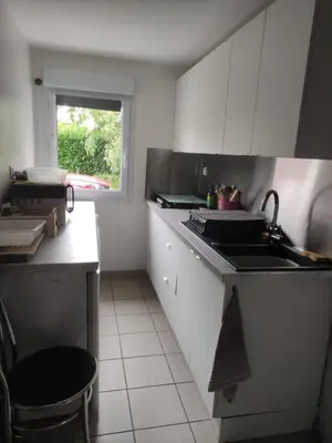 Cuisine ou kitchenette dans l'établissement chambre plan d eau