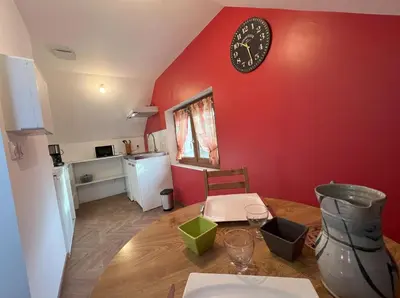 Cuisine ou kitchenette dans l'établissement Le studio de Mamy Jacquotte Centre Cour-Cheverny
