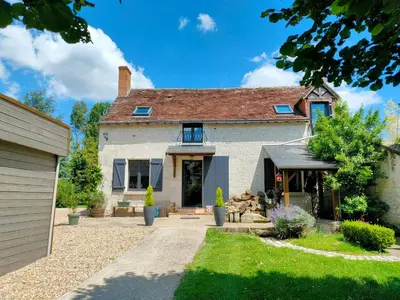Jardin de l'établissement Gîte Les Raudières 3 étoiles - Piscine et Spa