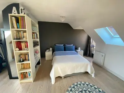 Bibliothèque dans la maison de vacances